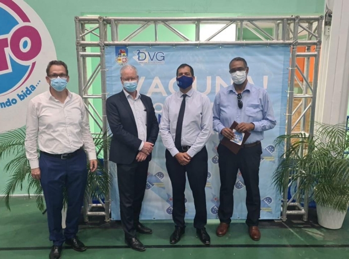Representantenan di Hulanda satisfecho cu e proceso di vacunacion na Aruba