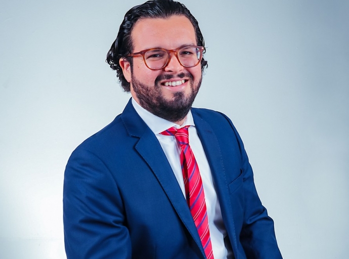 Meester doctor Dijkhoff ta duna hopi sugerencia den su Tesis Doctoral pa mehora calidad di cuido na Aruba.