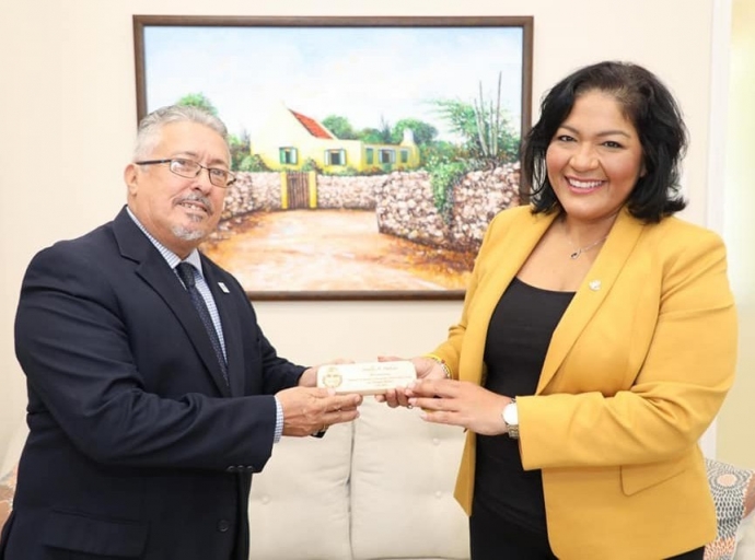 Stanley Dabian a cumpli 40 aña den servicio di Gobierno