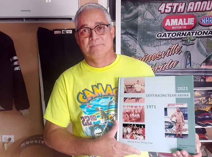 Buki conmemorativo dedica na Henny Leo su 50 aña den mundo di Dragracing