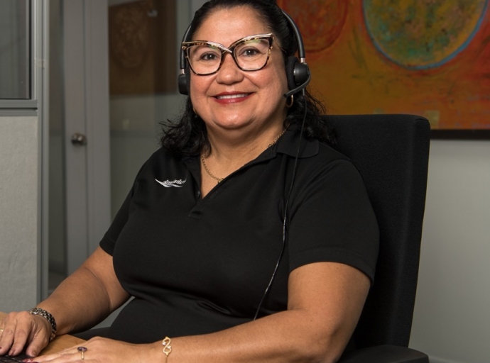Charline a bira empleado superior di Aruba Bank pa April