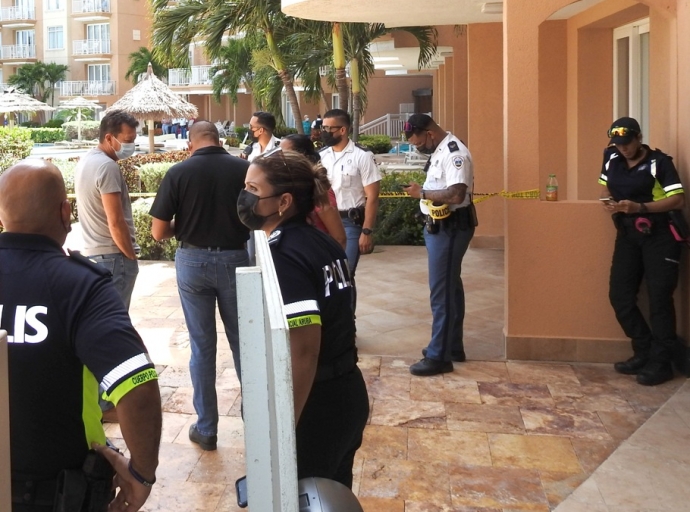 Decision extremo di un hoben a laga monton di empleado, turista y tambe Polis den shock