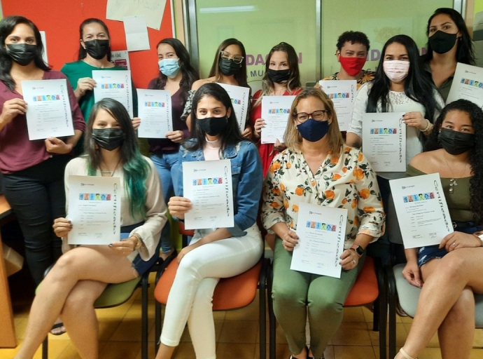 Fundacion FPNM cu exitoso clausura di curso di Fasenan di Desaroyo di Mucha di 0 pa 12 aña