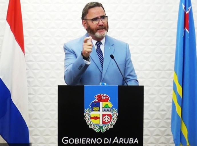 Ministro Glenbert Croes reflexionando riba con e bienestar di tur trahador ta na prome lugar