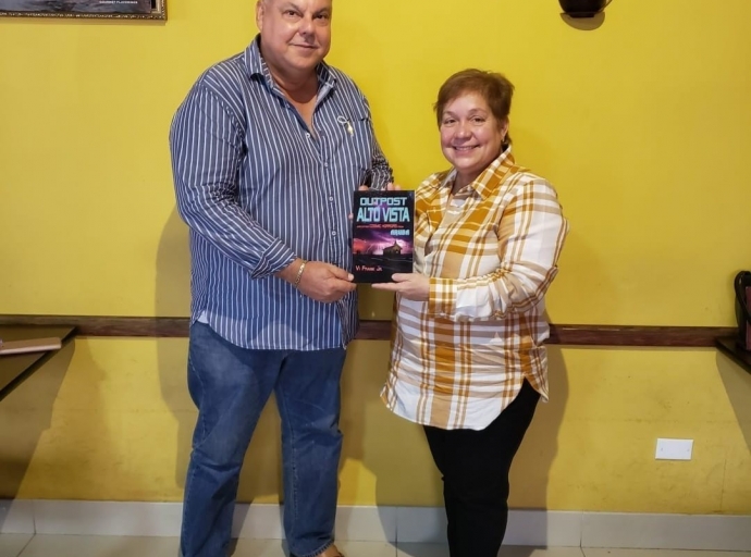 Vi Frank a entrega Biblioteca un otro buki cu el a skirbi