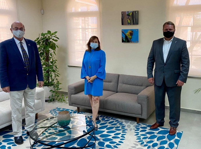 Consul Mericano a haci bishita na Asociacion AHATA na Aruba