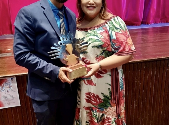 Parlamentario Tromp-Lee ta felicita Cas di Cultura, ‘Lenie’ Henttu-Jeandor y Jhon Freddy Montoya cu nan reconocemento en conexion cu Dia Mundial di Teatro