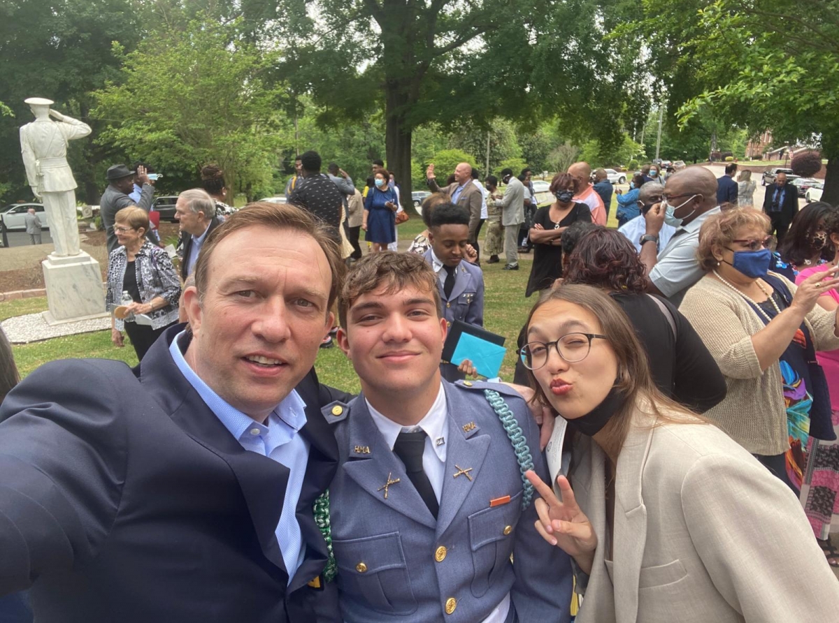 Nicholas de Veer a gradua na Hargrave Military Academy