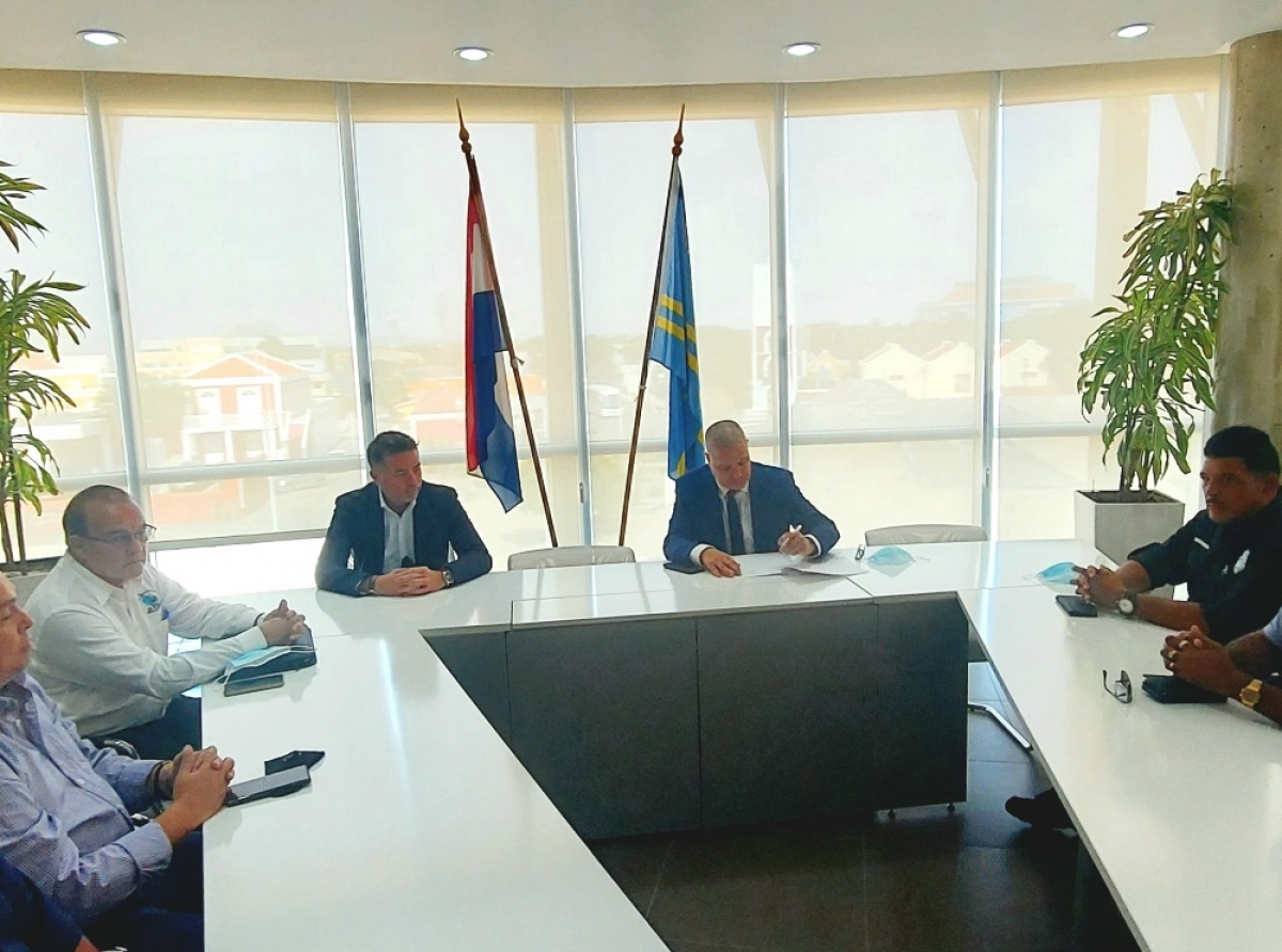 Minister di Husticia a firma e decreto di incorporacion Inmigracion Aruba como departamento