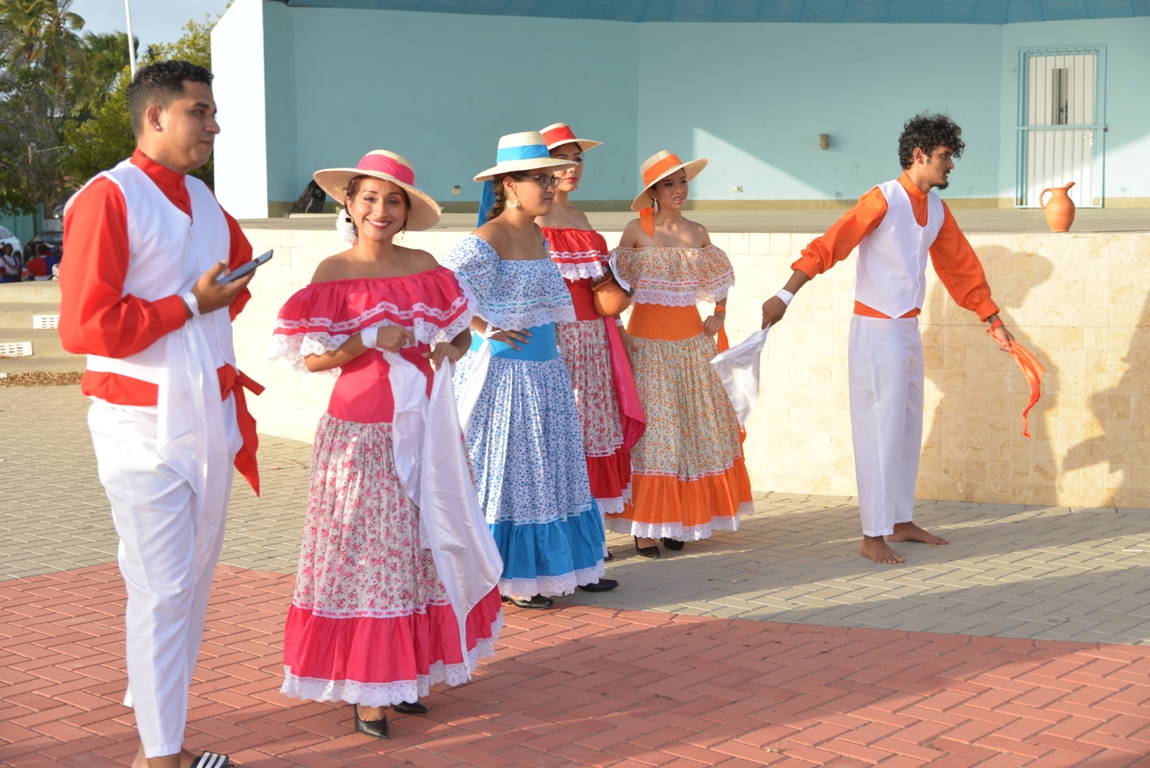 Cas di Cultura a luci cu colorido y expresion artistico durante e “Prome Encuentro Multicultural 2021”