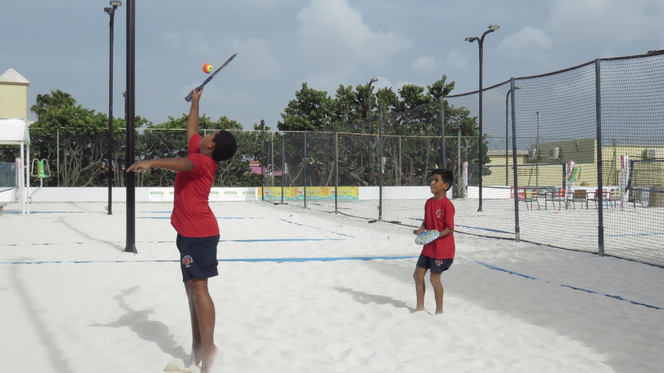 Resultado di e prome dia di e torneo di Beach Tennis Escolar di IBiSA