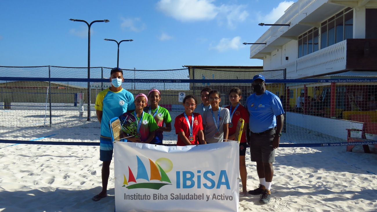 Resultado di e cuatro dia di e torneo di Beach Tennis Escolar di IBiSA