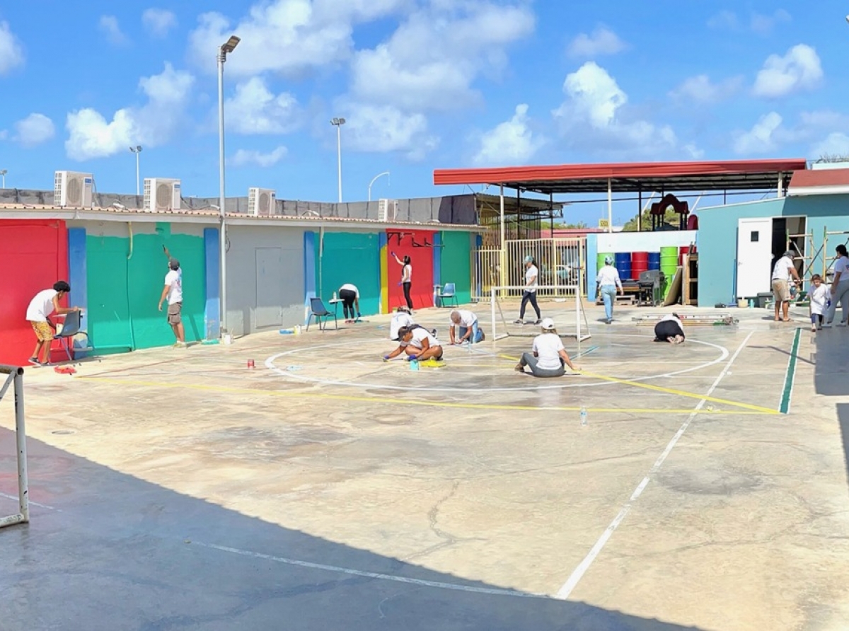 Bunita proyecto realisa cu Aruba Doet na Fundacion Centro Famia Piedra Plat