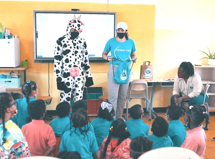 Frisian Flag a celebra Dia di Lechi