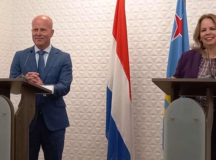 Prome Minister a gradici Knops pa e ayudo cu Aruba a ricibi den un periodo hopi dificil