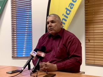 Hunto cu e contratista DOW ta bezig riba Watty Vos Blvd pa no tin molester di awa