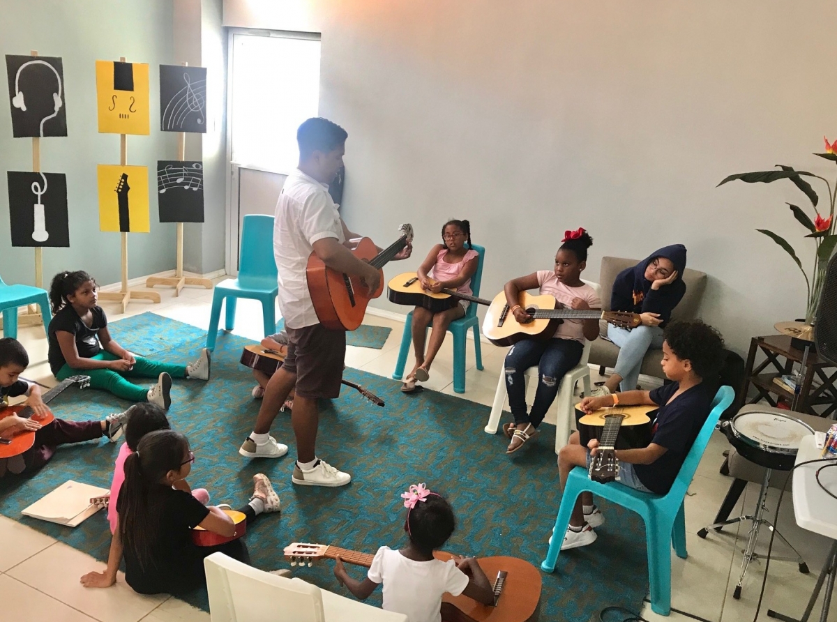 Musica cu Arte y Creatividad Camp na Fundacion Centro Famia Piedra Plat