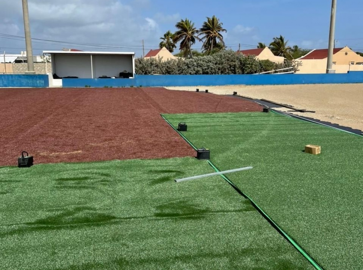 Proyecto di artificial turf na veld di Kudawecha ta kedando cla