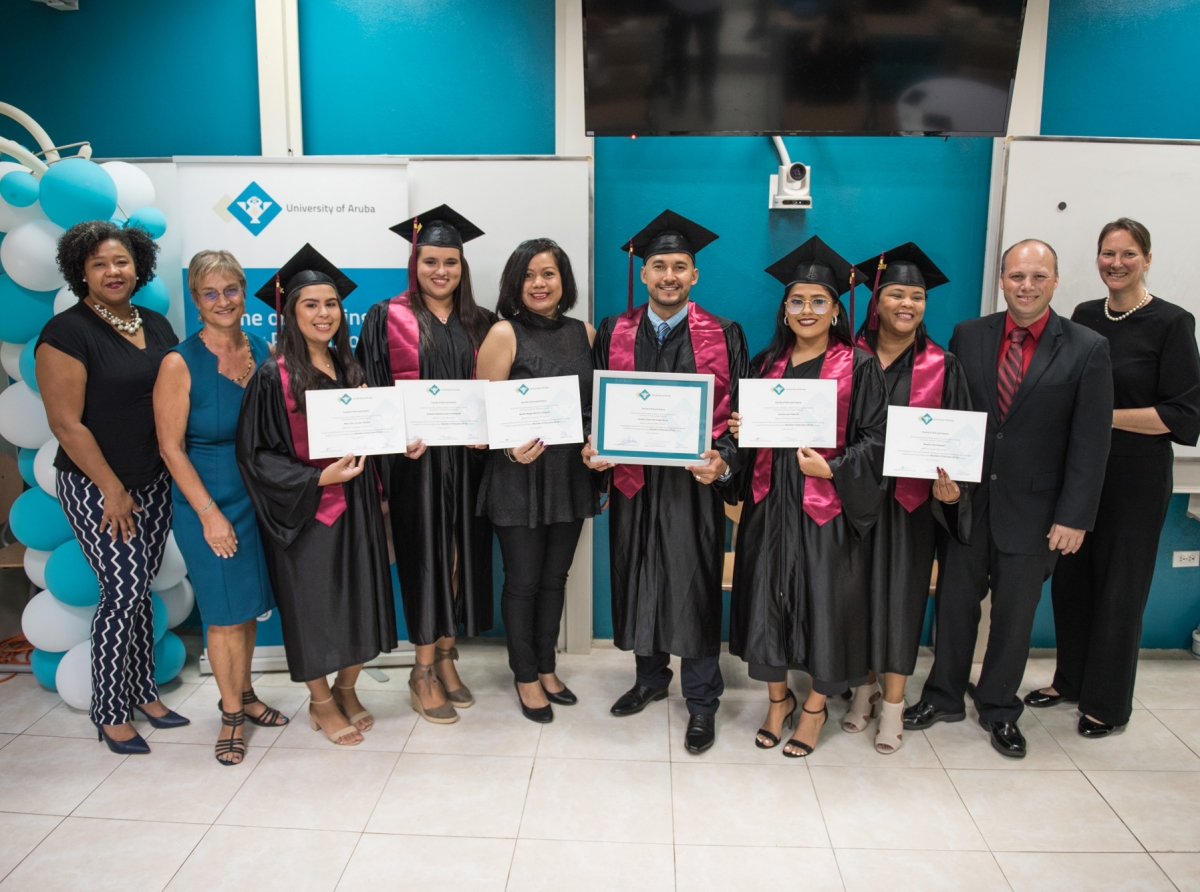 Universidad di Aruba tin siete graduado nobo como Docente di Matematica