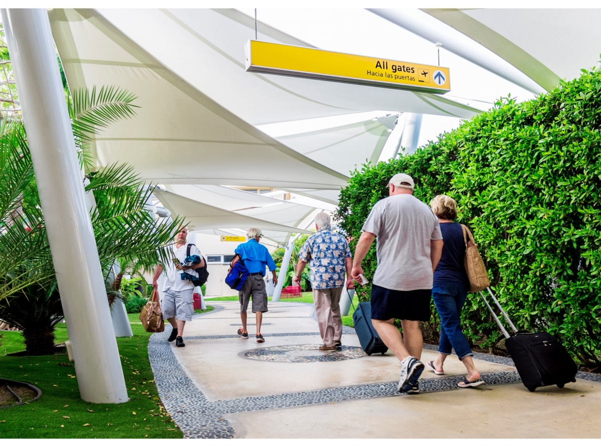 Aeropuerto ta conseha tur viahero pa yega 4 ora prome cu e ora di salida di nan vuelo