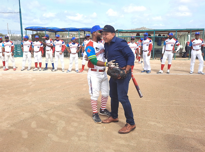 Team di Legends a gana Quisqueya cu score di 10-6