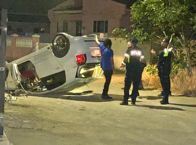 Auto compacto a bolter cerca di Subway Paradera