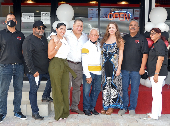 San Nicolas Business Association hopi orguyoso cu Pizza Hut a habri