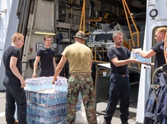 Barco di Marina Zr.Ms. Holland ta na caminda pa Haiti