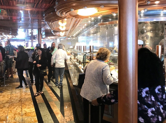 Carnival Cruise Lines lo sirbi bacon awor cada dos dia riba nan cruseronan