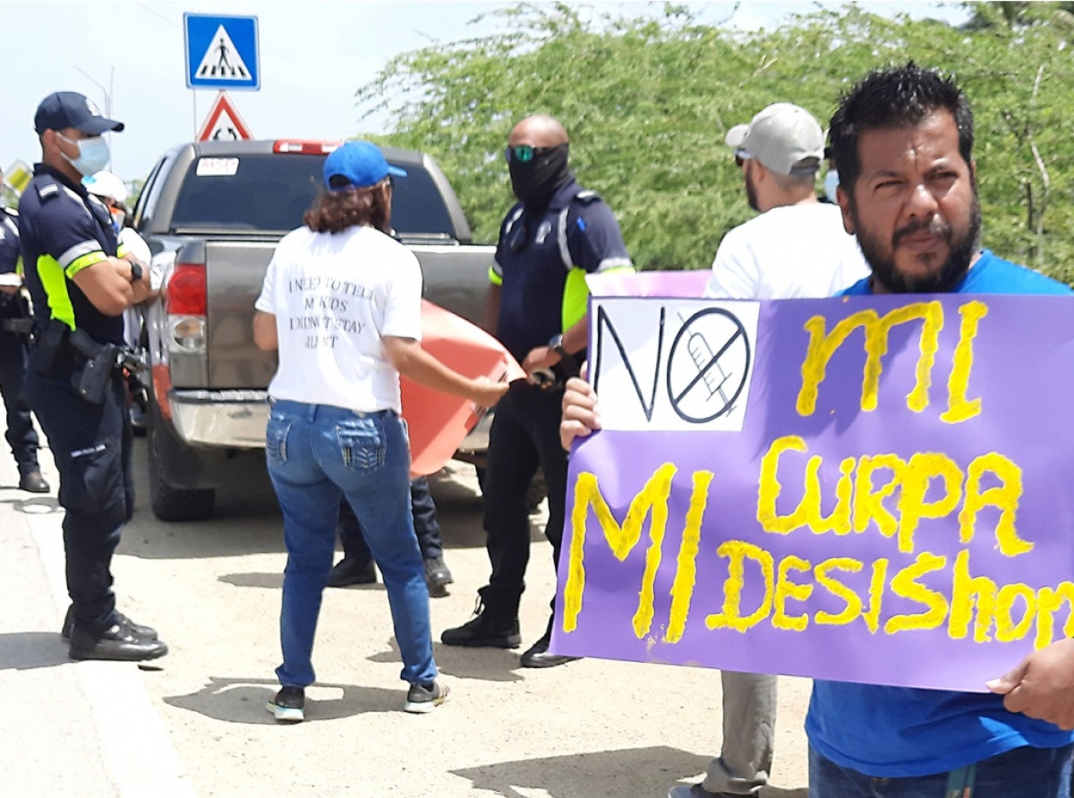 Grupo anti vacuna a manifesta dilanti di Ritz Carlton Hotel