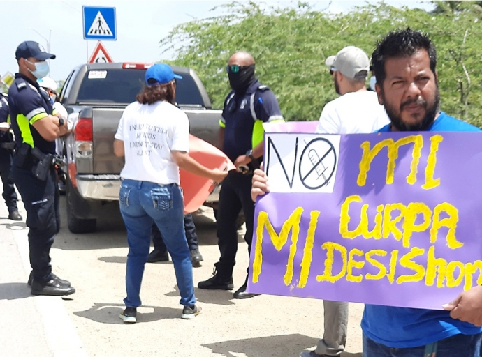 Grupo anti vacuna a manifesta dilanti di Ritz Carlton Hotel