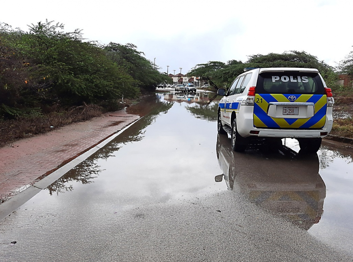 Atrobe a cera e caminda cu tin patras di Departamento di Impuesto   