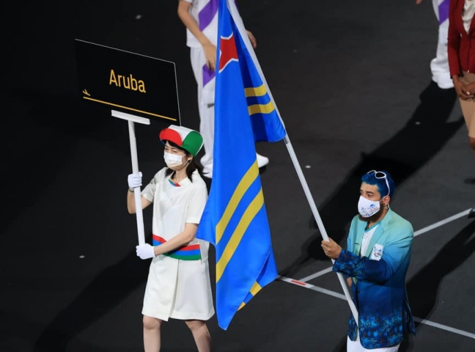 Bandera di Aruba a zwaai na Tokyo durante ceremonia apertura weganan Paralympico