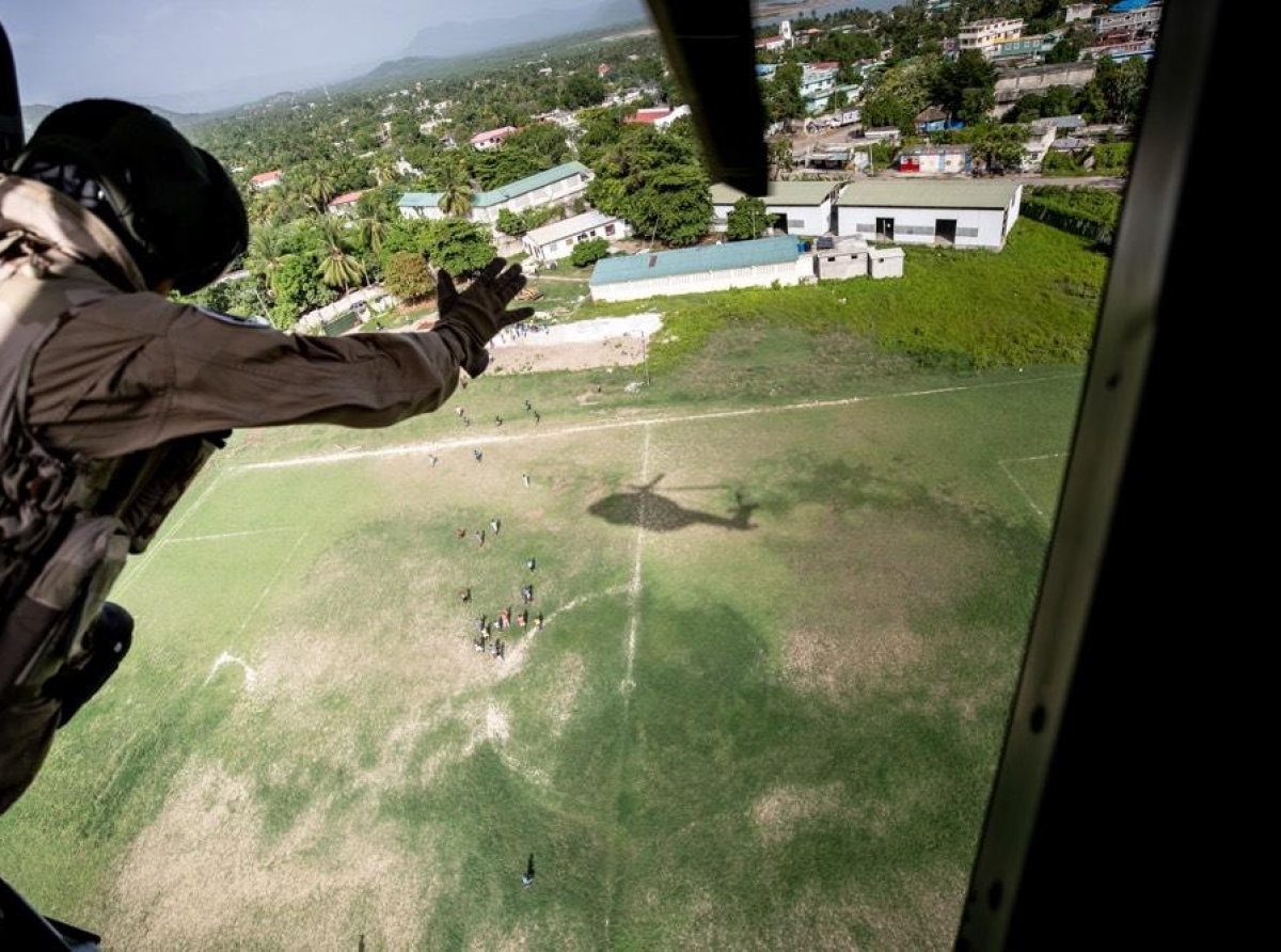 Haitianonan extremadamente contento pa mira militarnan Hulandes