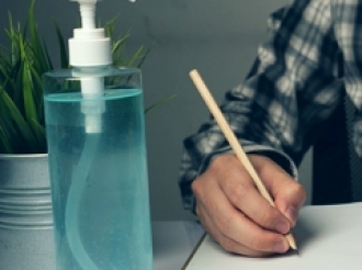 Mas y mas compania na Aruba ta implementando maneho di vacuna of test di Covid-19 obligatorio