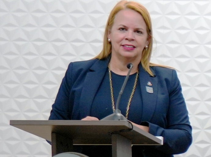 Ta bay evalua tur e medidanan entre awe dialuna cu diamars