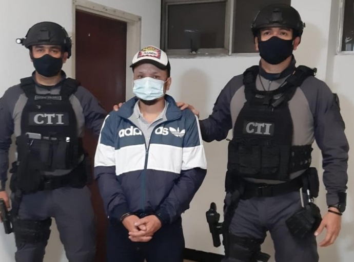 Castigo di 37 aña pa Polis cu a mata hoben haciendo graffiti
