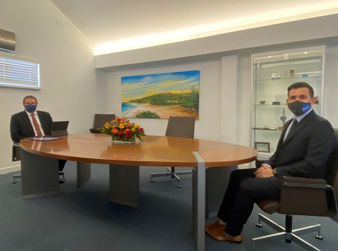Introduccion oficial di Qredits Aruba cerca Gobernador