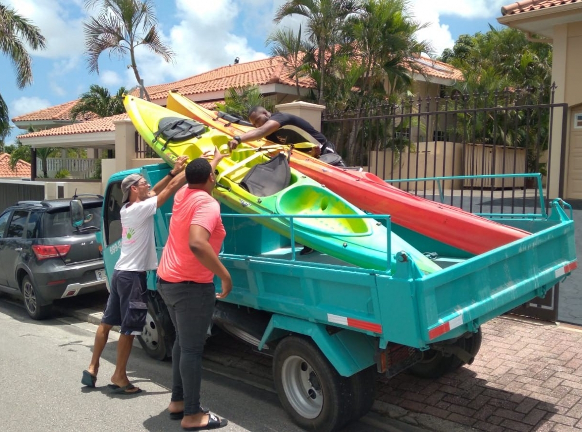 Lo crusa den kayak di Corsow te na Aruba