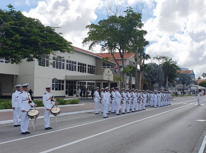 Presentacion Militar na Apertura di Aña Parlamentario