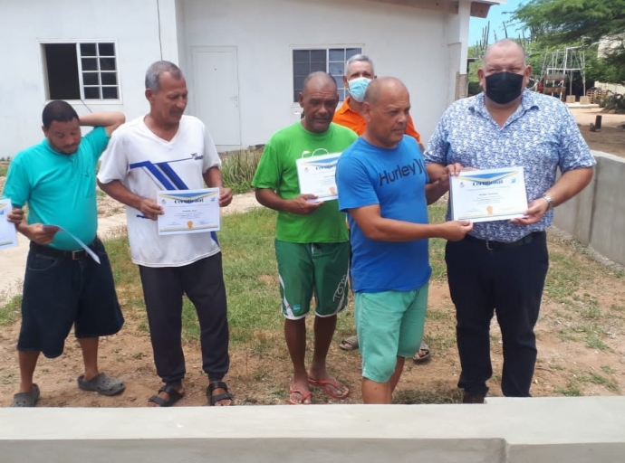 Enseñanza pa Empleo a entrega certificadonan na clientenan di Fundacion Elizier