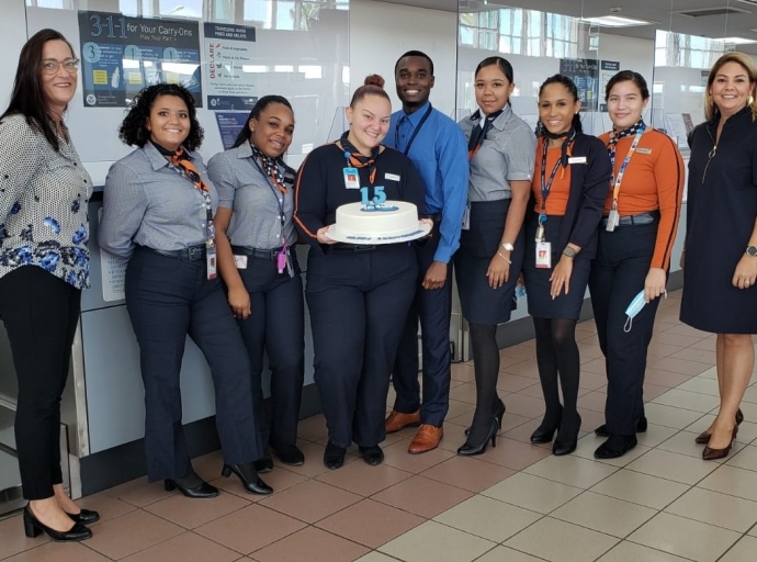 Ya caba jetBlue celebrando 15 aña di ta bulando pa Aruba