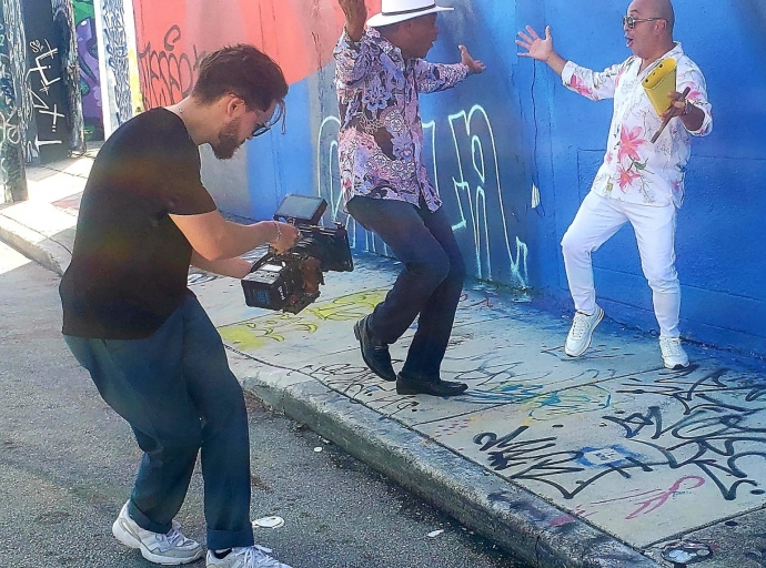 Diego Gale cu elogio pa palanca di Salsa Percy Pinedo. 