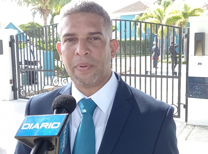 Raymond Kamperveen bisando "Awe un soño di mi a bira realidad"