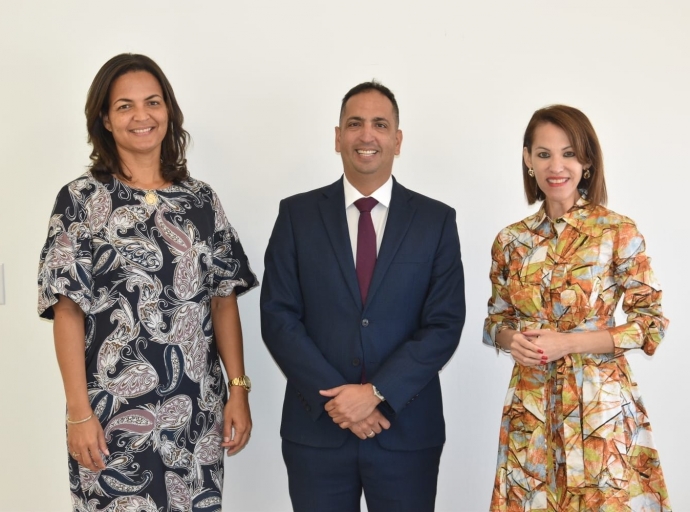 Minister Dangui Oduber a reuni cu gerencia di Aruba Tourism Authority pa comparti su maneho y vision