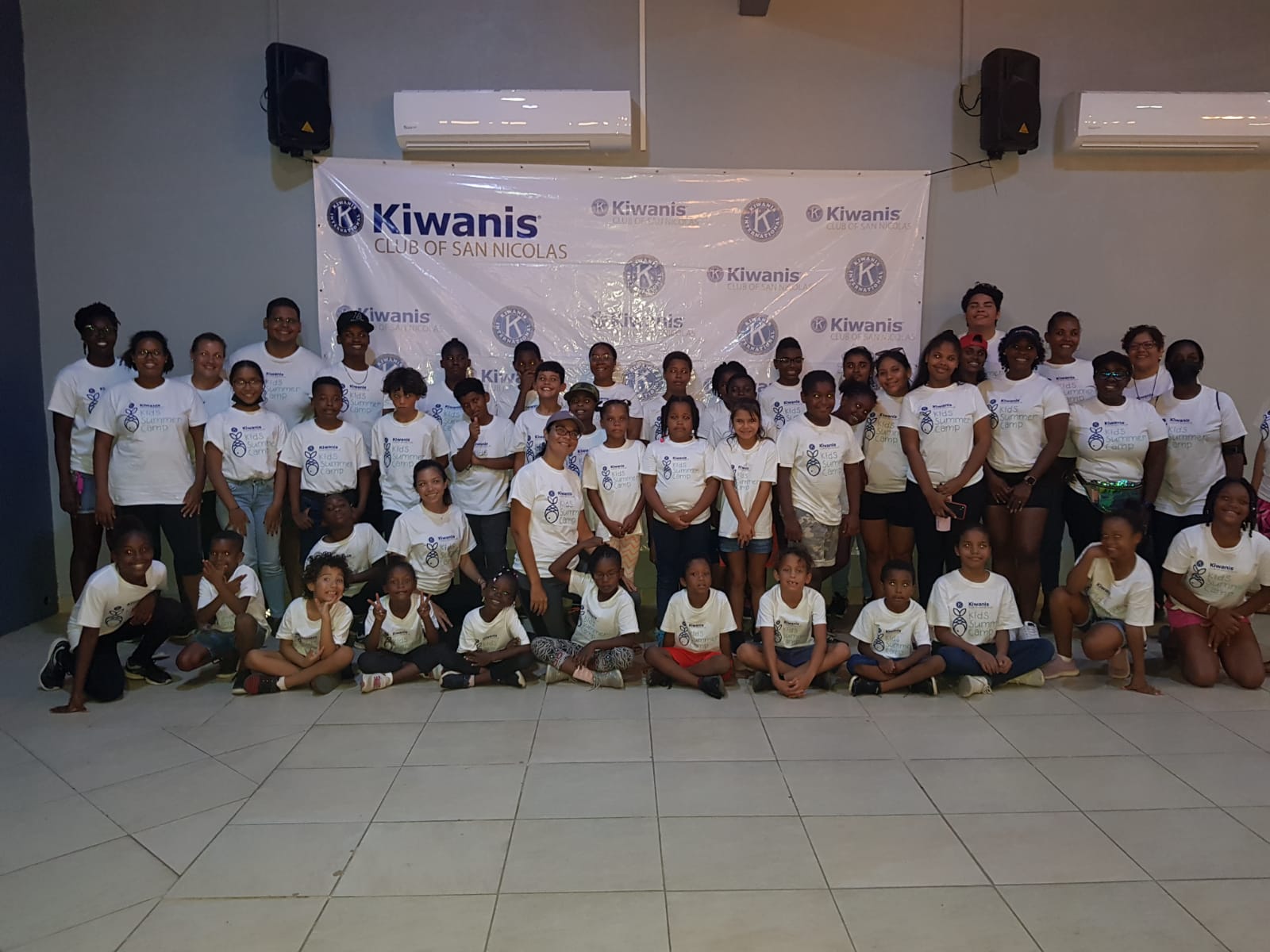 Muchanan a gosa di un tremendo camp organisa pa Kiwanis Club of San Nicolas