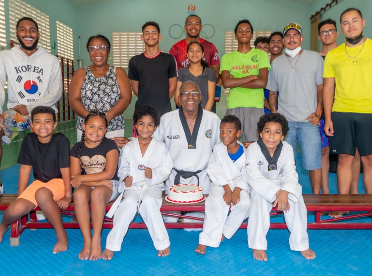 Team di Brazil Taekwondo Stichting ta felicita Alberto Klabér cu a cumpli un aña mas di bida