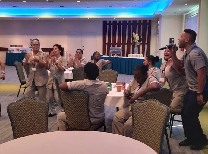 Asina esnan di La Cabana Beach Resort a celebra Siman di Housekeeping cu gratitud y aprecio