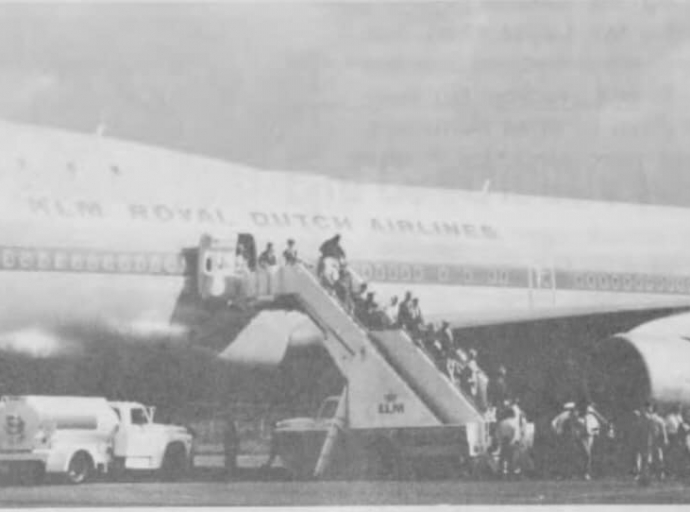 E prome Jumbo Jet di KLM a baha na Aruba