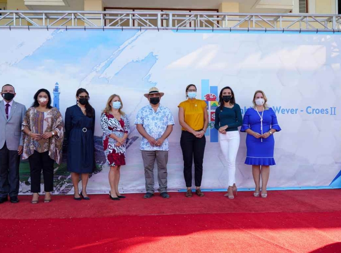 Bandera di SDGs a wordo hisa dilanti di Bestuurskantoor